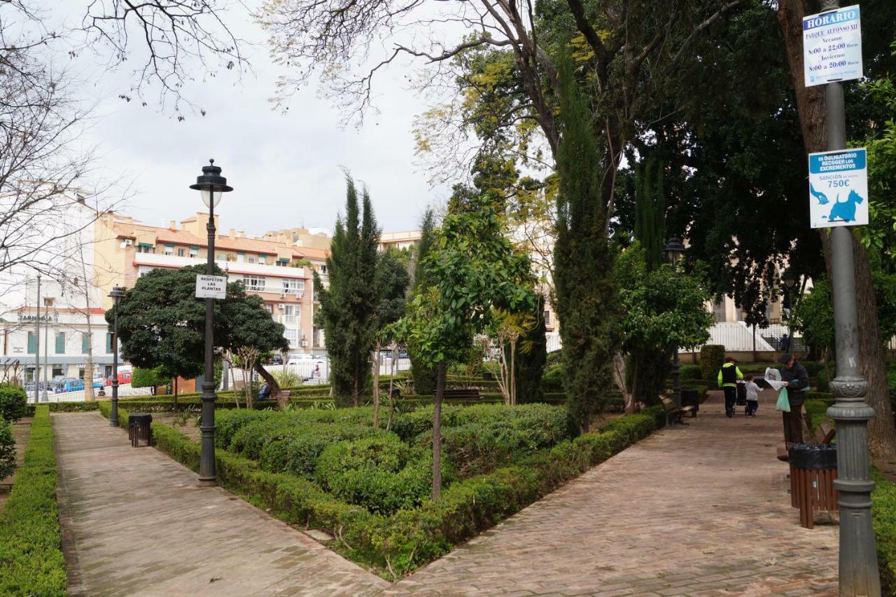 Apartamento Plaza Alfonso XII Малага Экстерьер фото