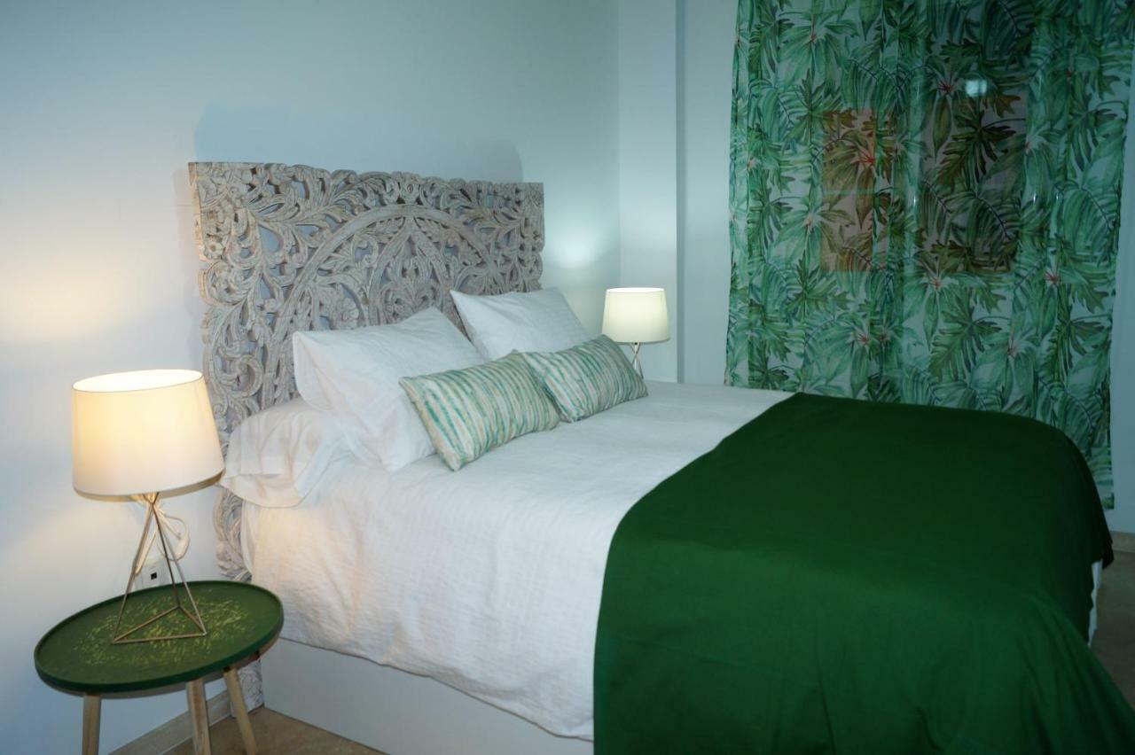 Apartamento Plaza Alfonso XII Малага Экстерьер фото