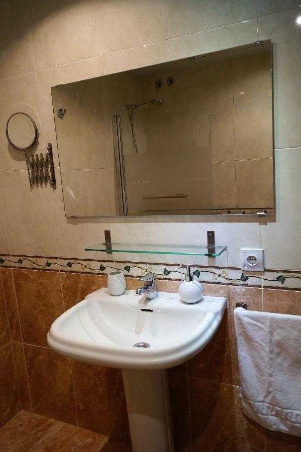 Apartamento Plaza Alfonso XII Малага Экстерьер фото