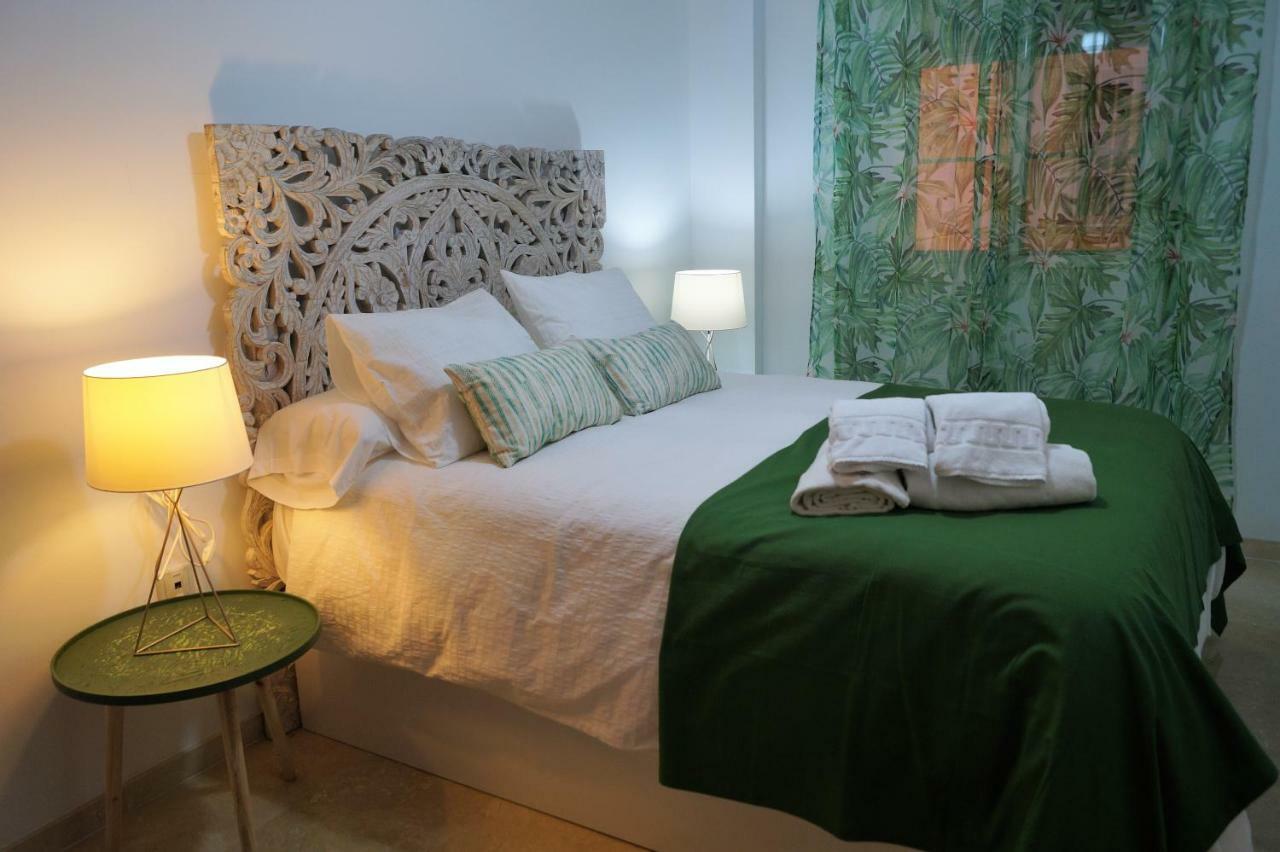 Apartamento Plaza Alfonso XII Малага Экстерьер фото