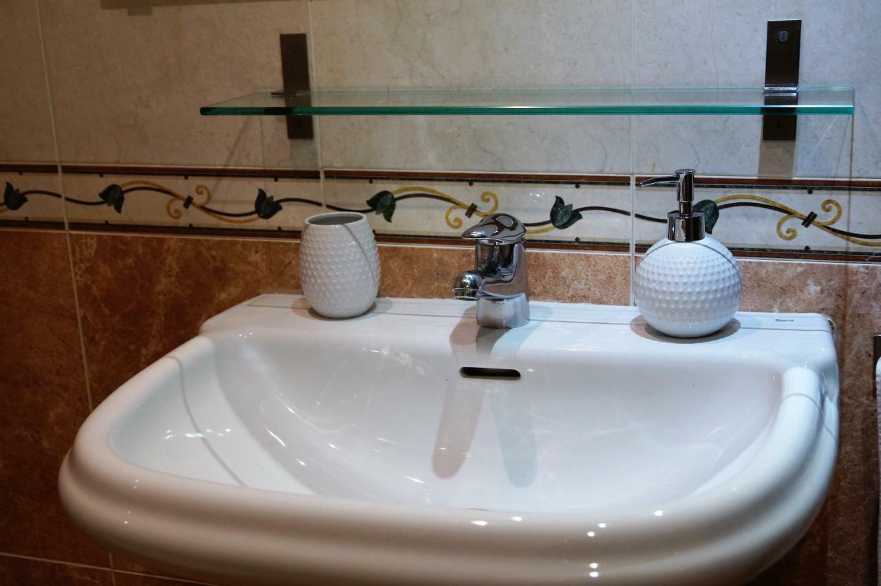 Apartamento Plaza Alfonso XII Малага Экстерьер фото